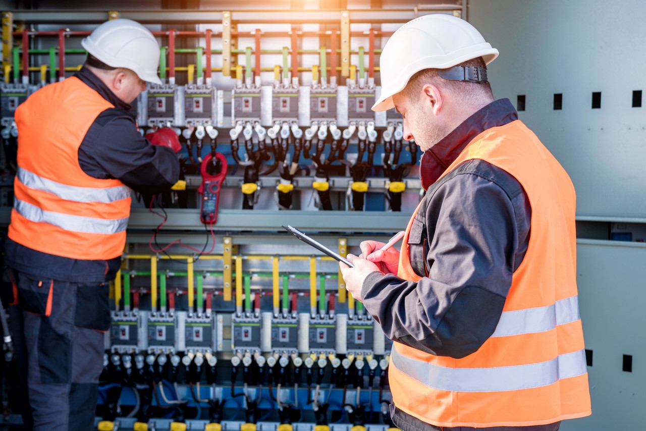 Electrician montator de instalaţii automatizate